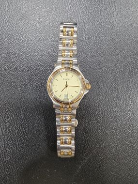 Gucci Women's 9040 Two-Tone Gold & Silver Bracelet Watch